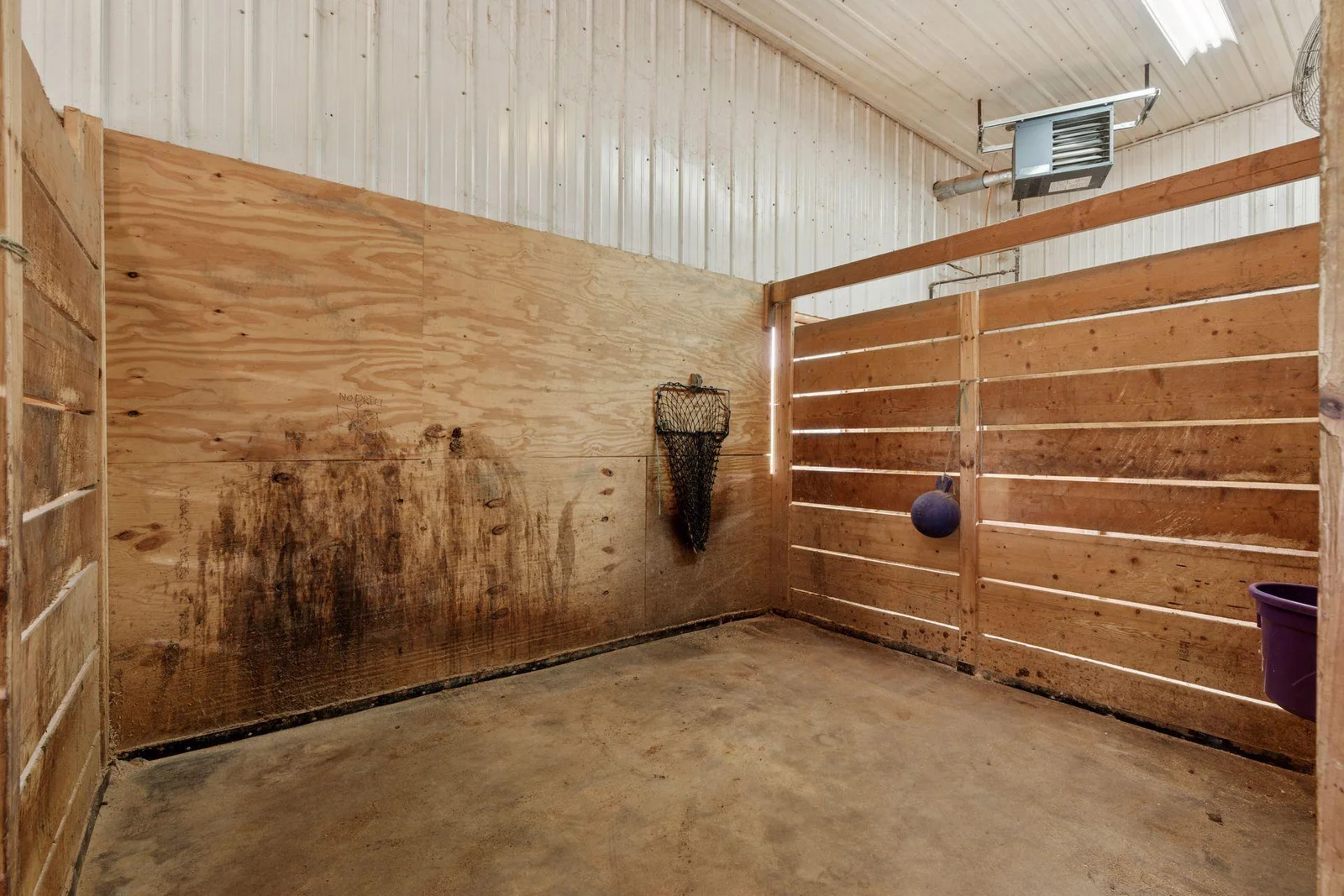 Horse stall