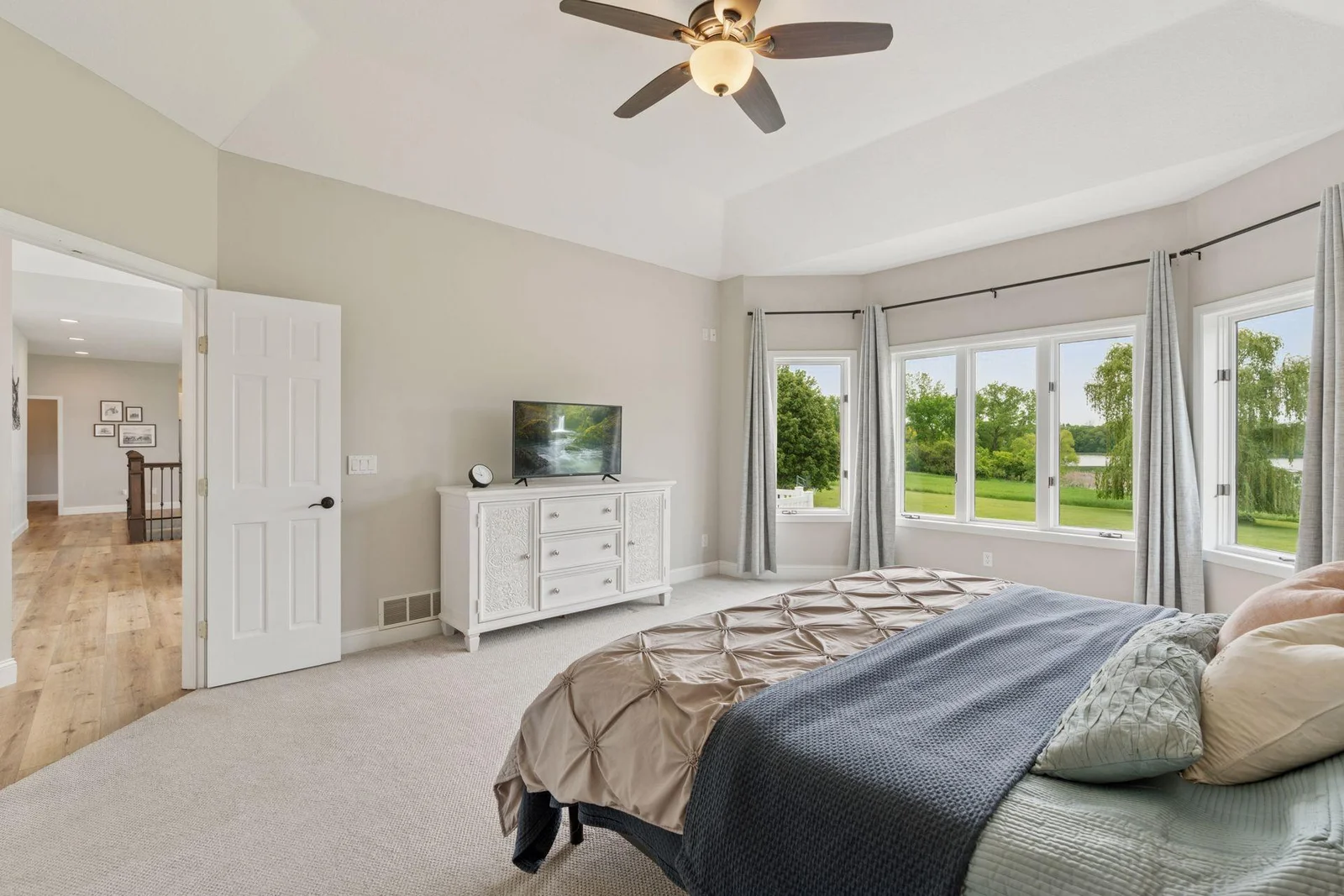 Spacious with Tray Ceilings