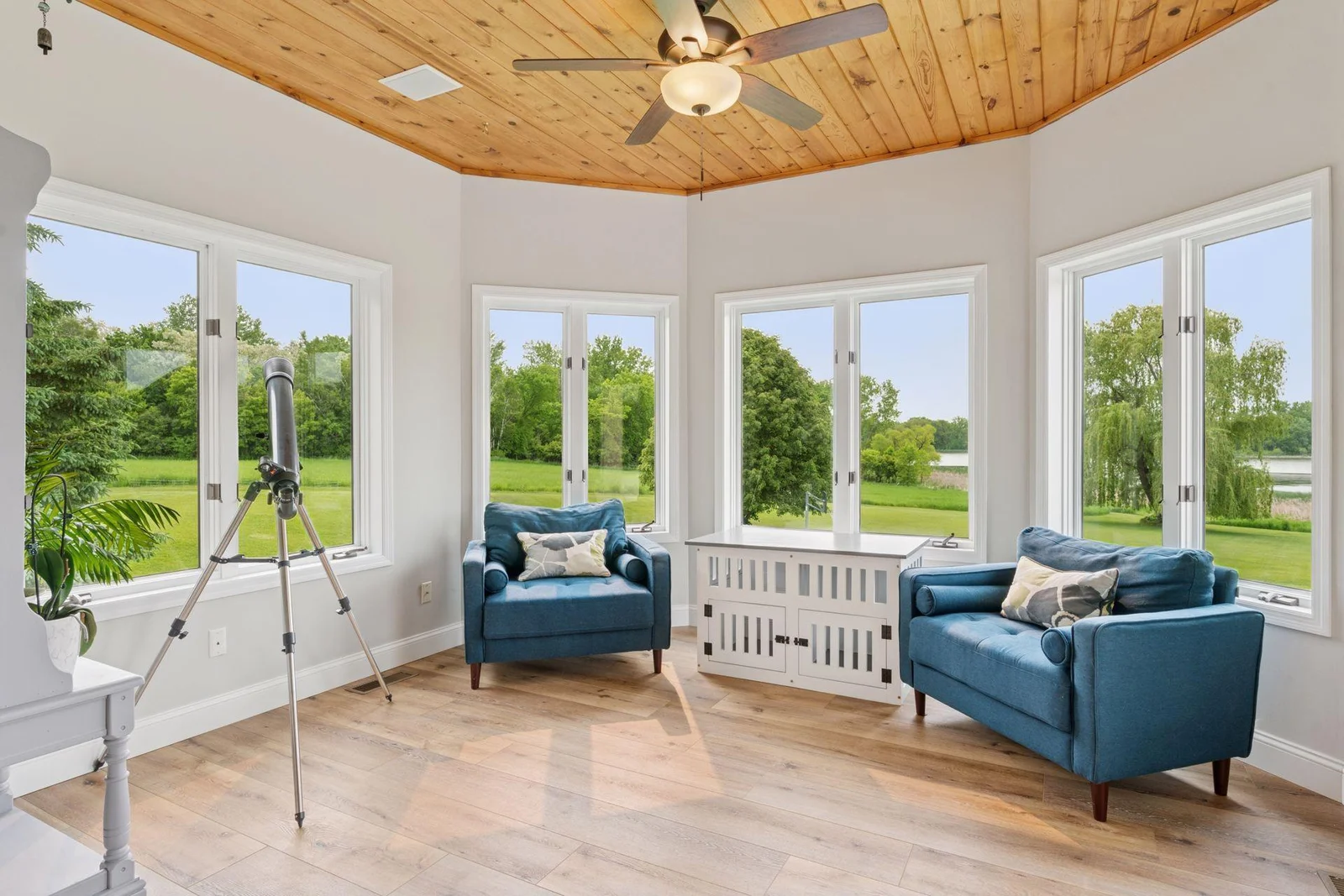 Sun-room off the Kitchen