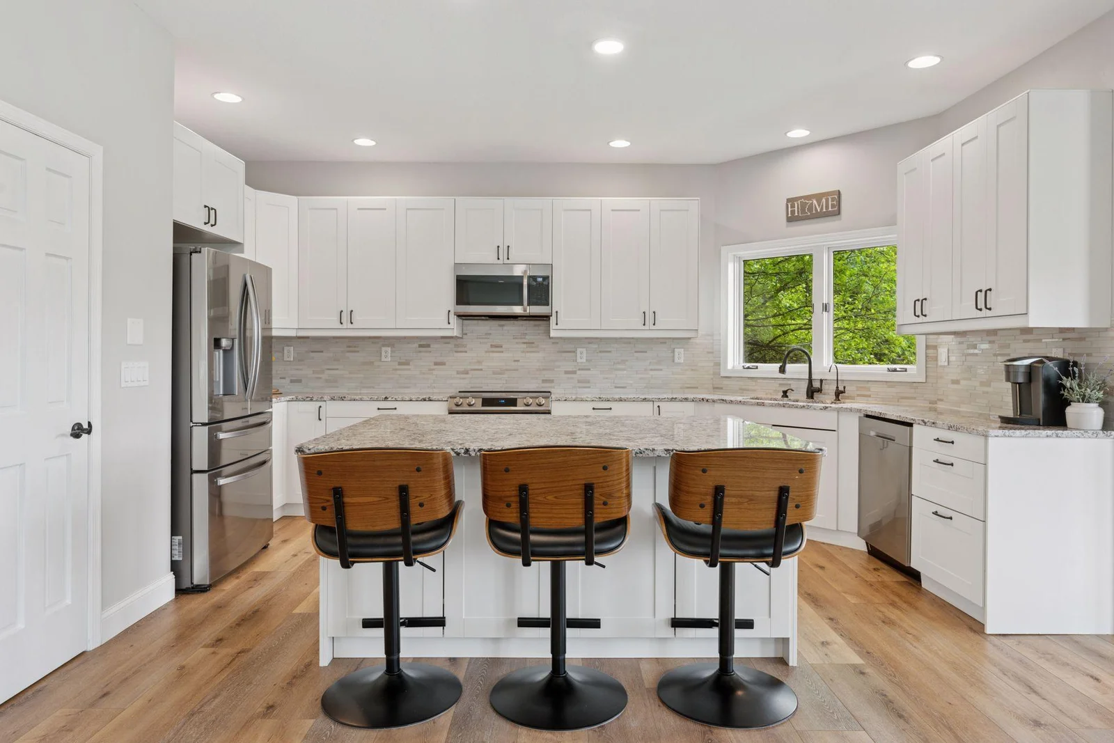 Gorgeous Kitchen with upgraded features