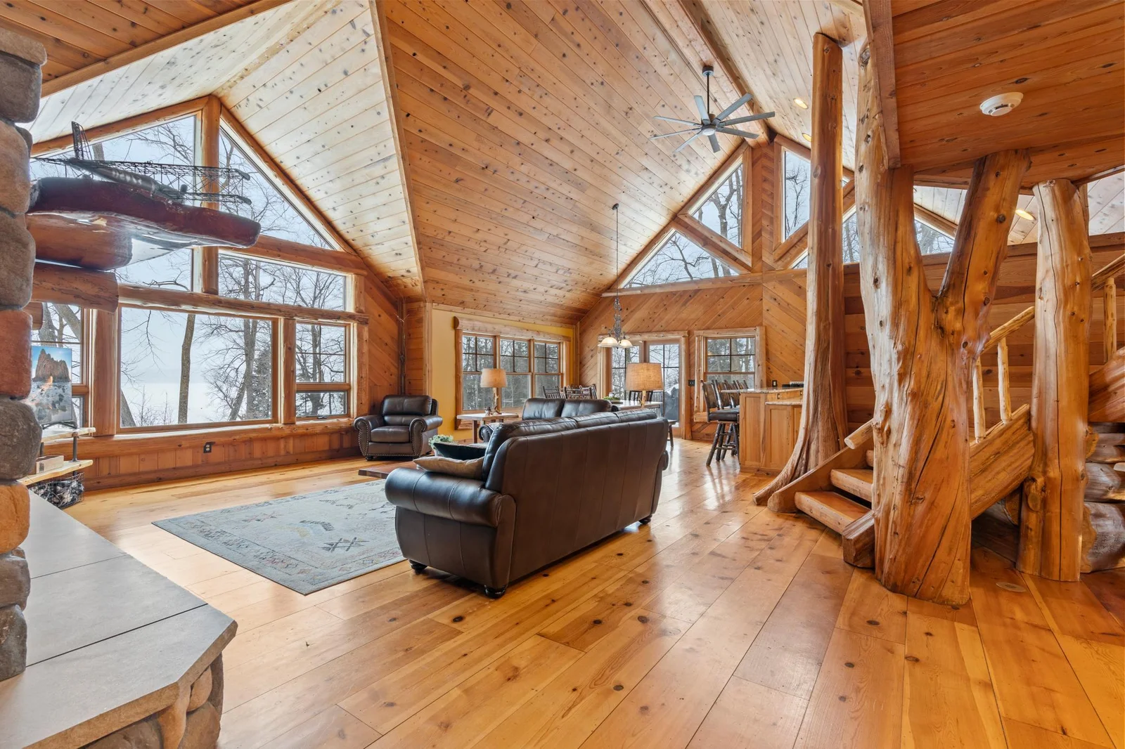 living room w log accents