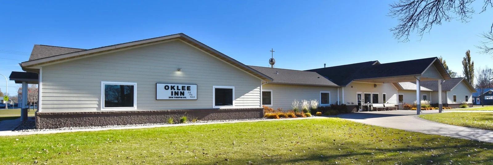 Oklee Inn