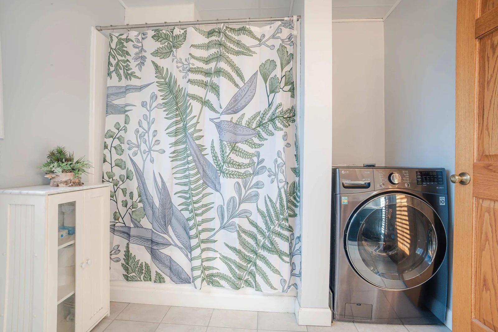Bath/ Laundry