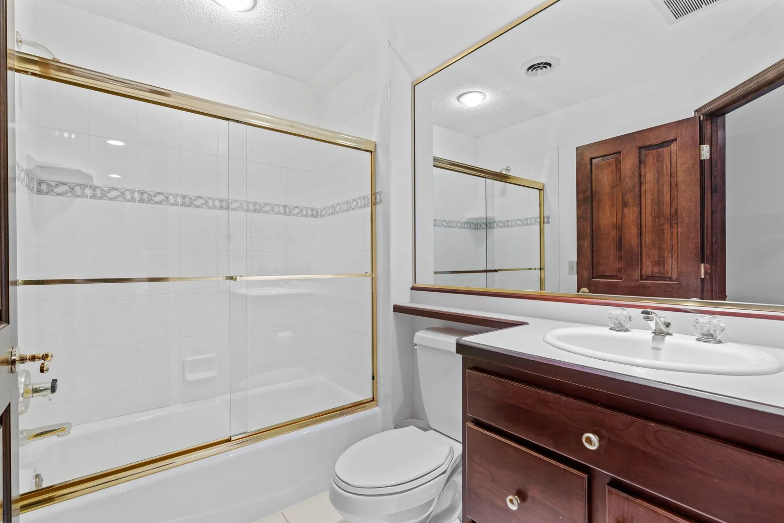 Guest Bedroom Bathroom