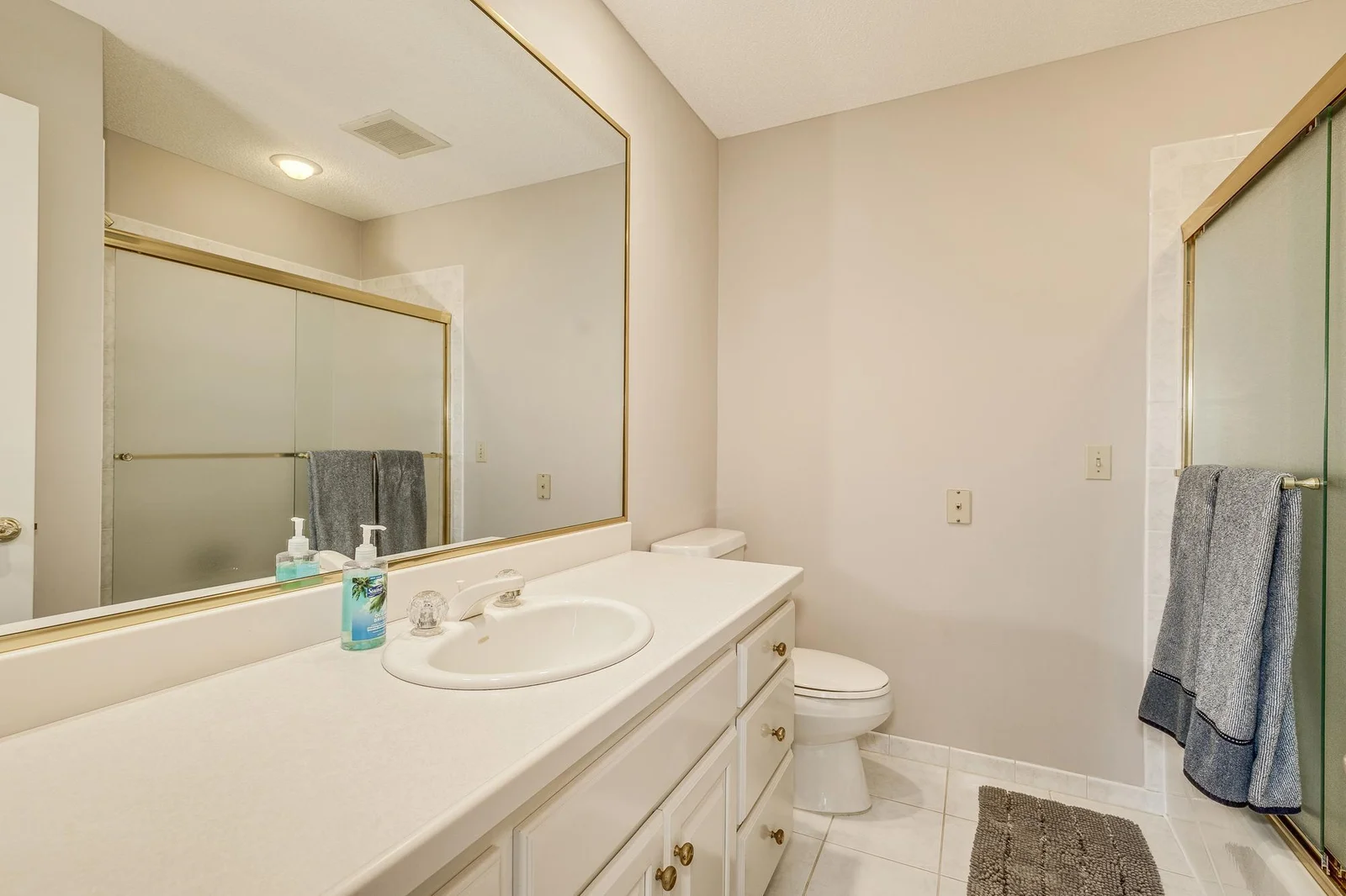 2nd Floor Bathroom