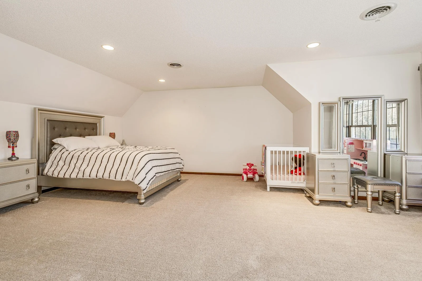 2nd Floor Guest Bedroom