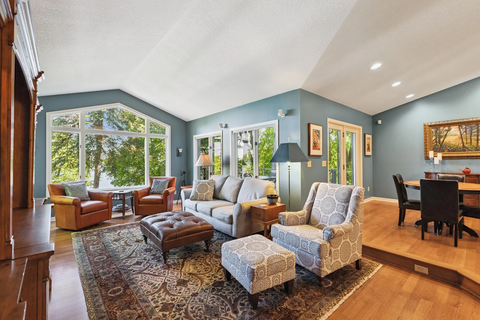 Beautiful windows to let in the light and allow you to see the lake.