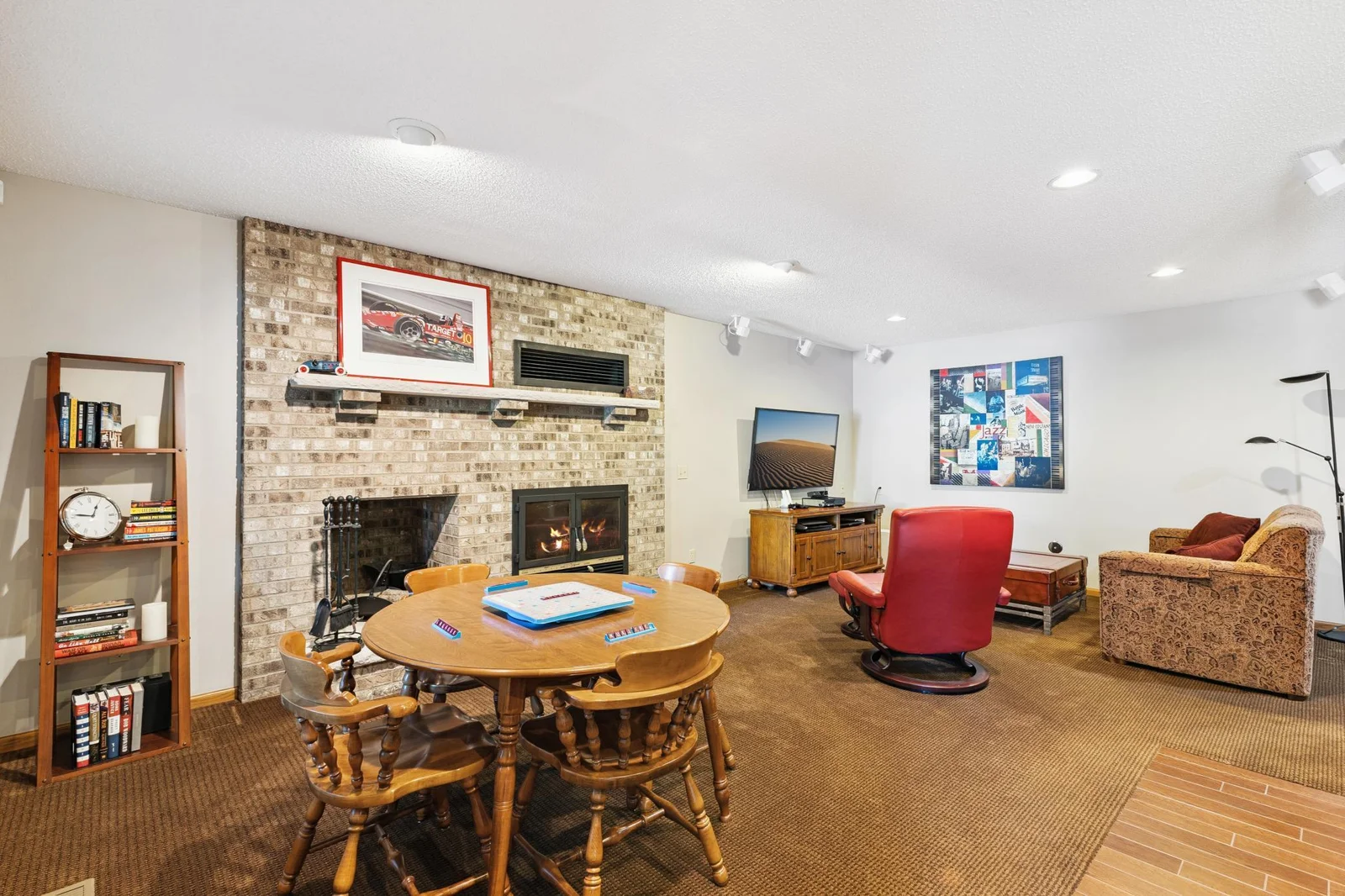 Spacious entertaining & relaxing area