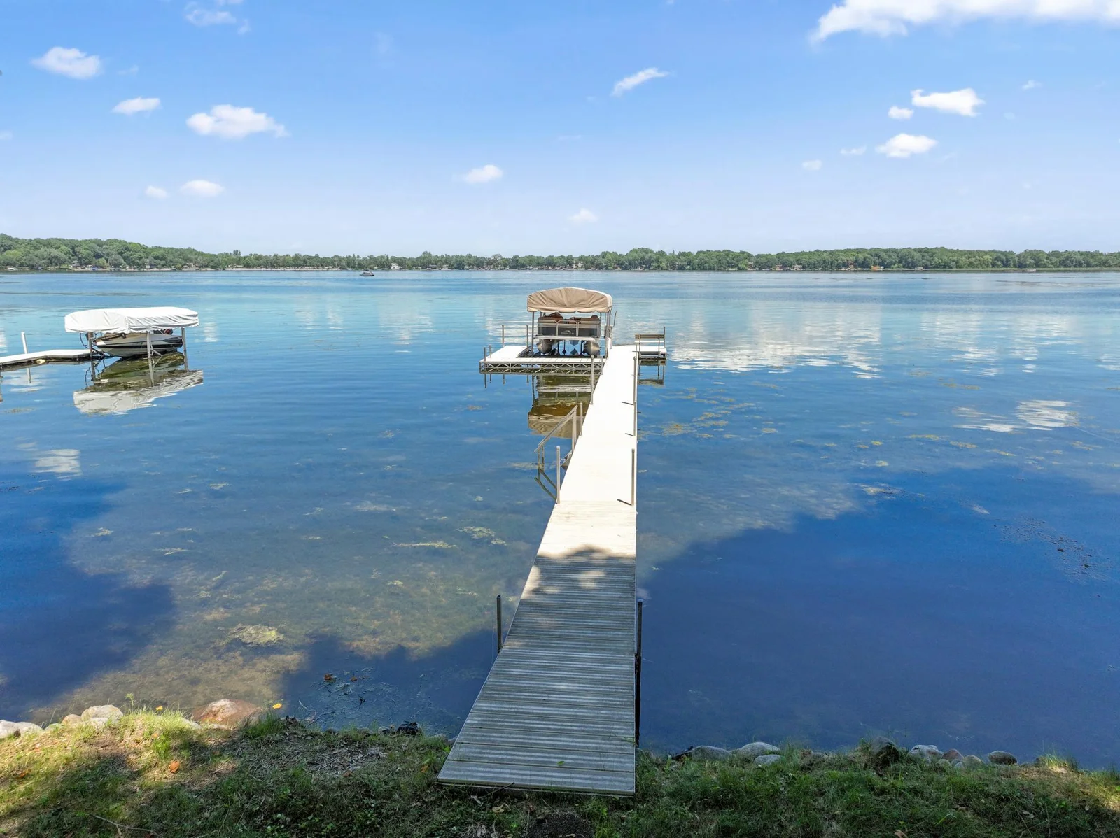 Dock & lift included.