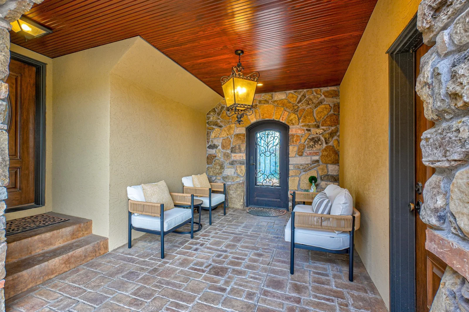 Covered breezway.