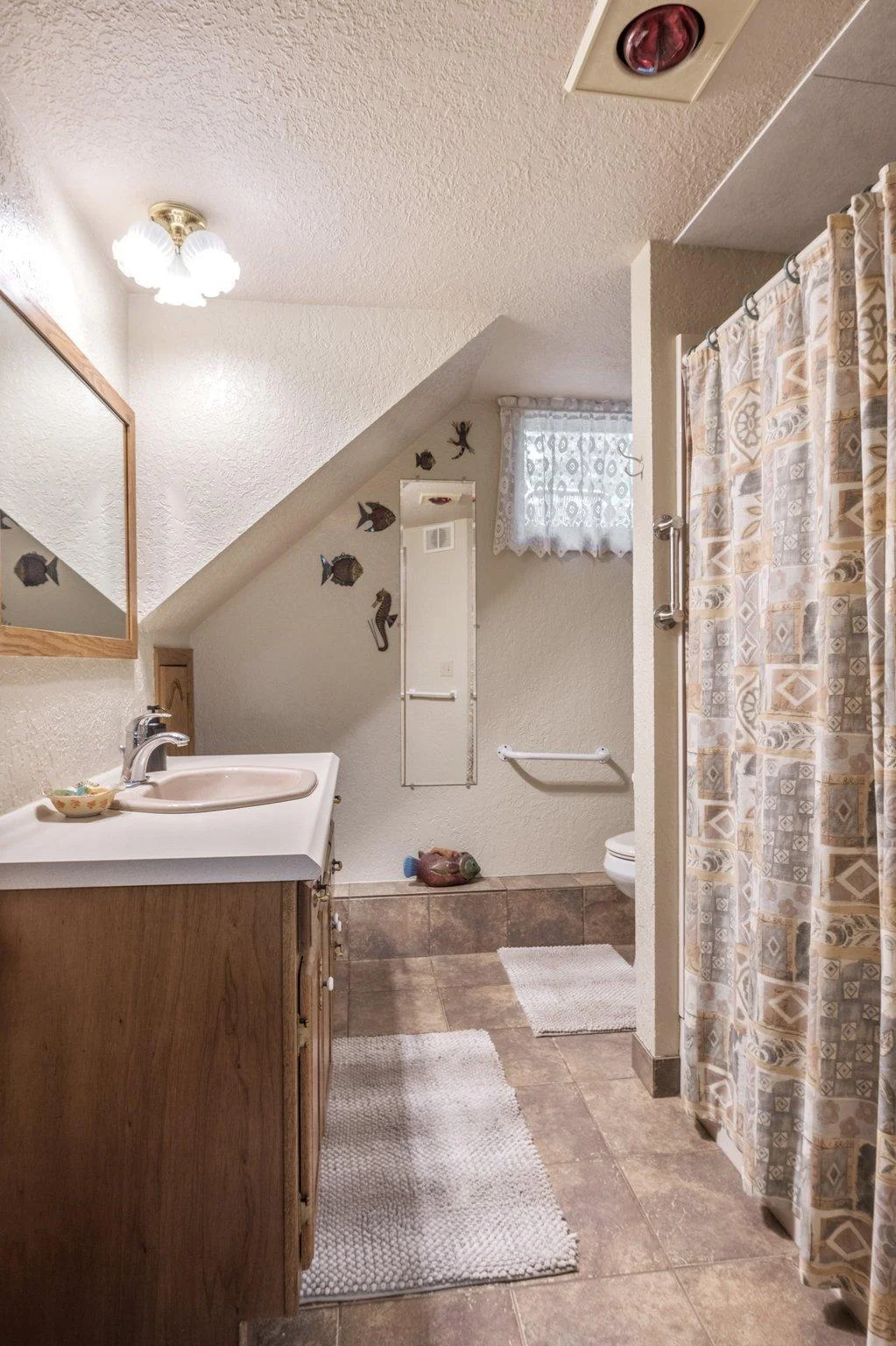 Lower level 3/4 Bathroom