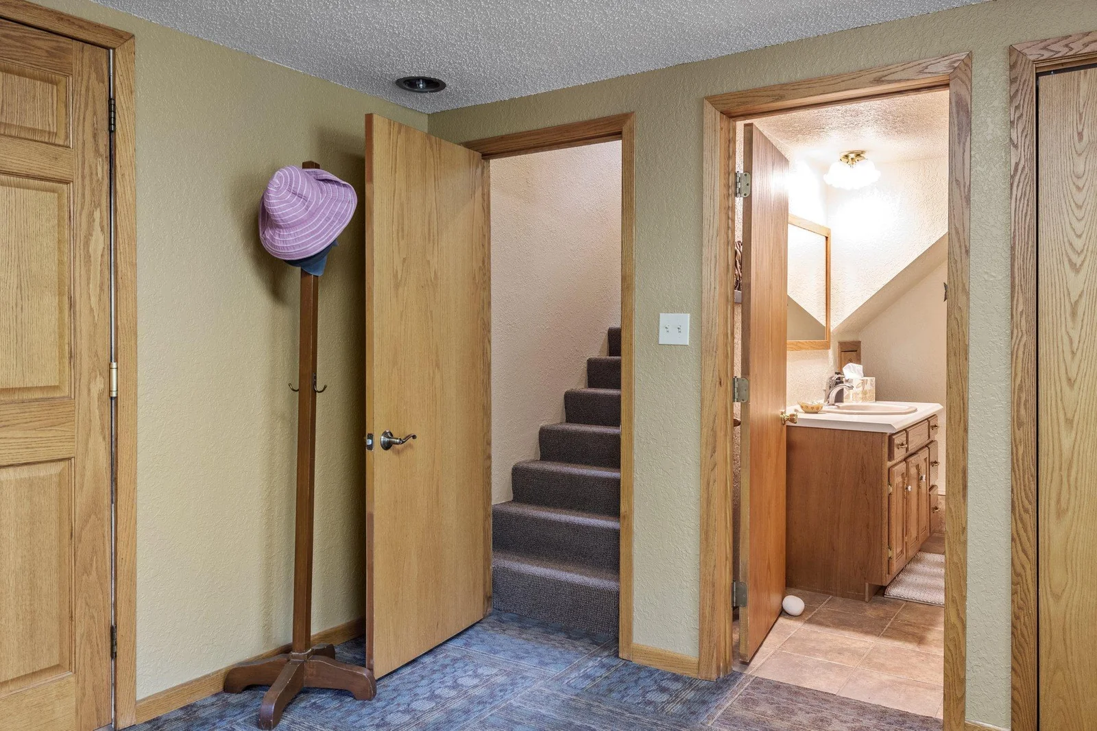 Stair to upper/lower level