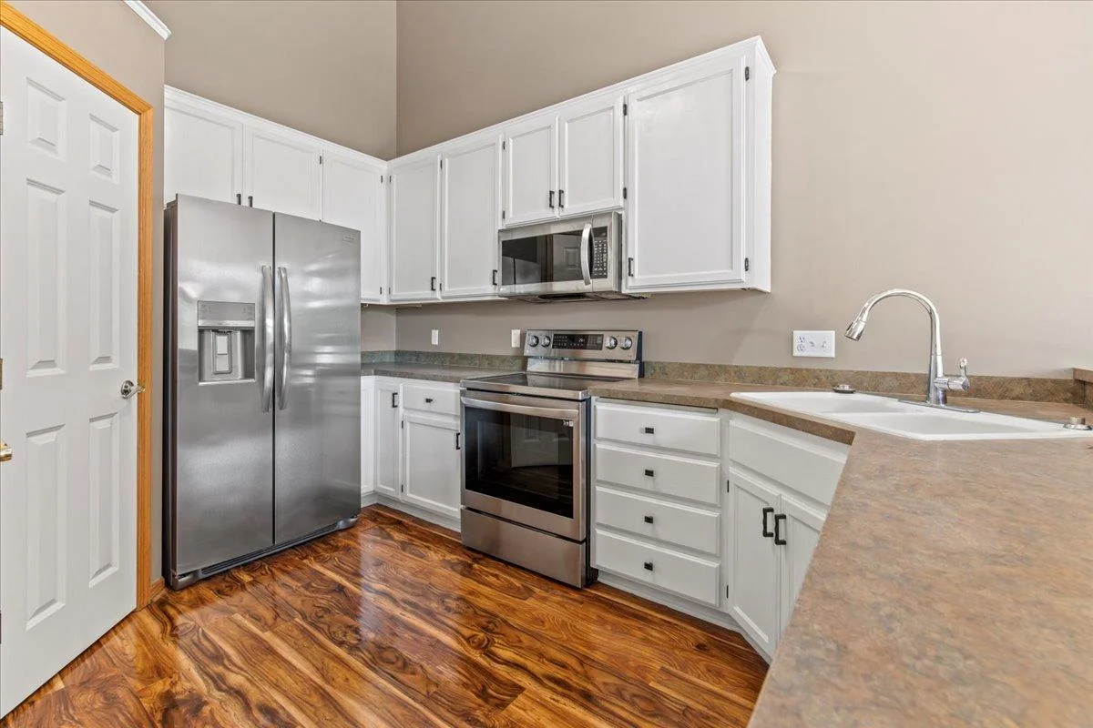 Stainless steel appliances? Check. Updated Cabinets?