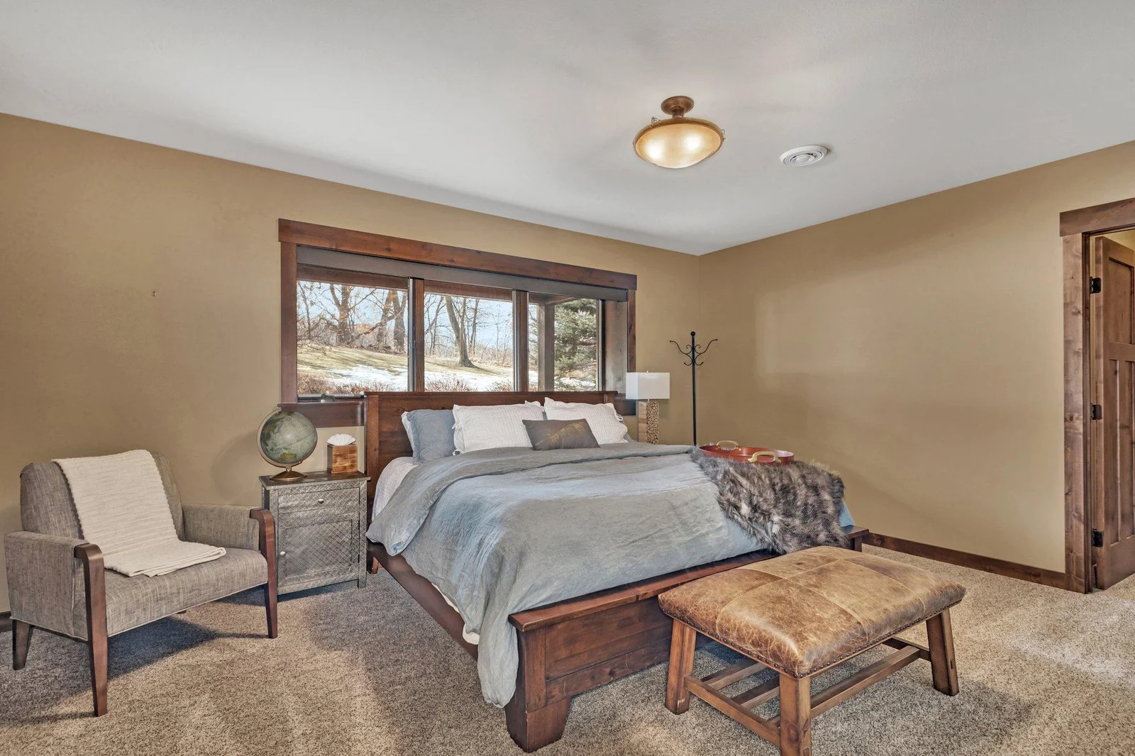 2nd bedroom with walk-in closet