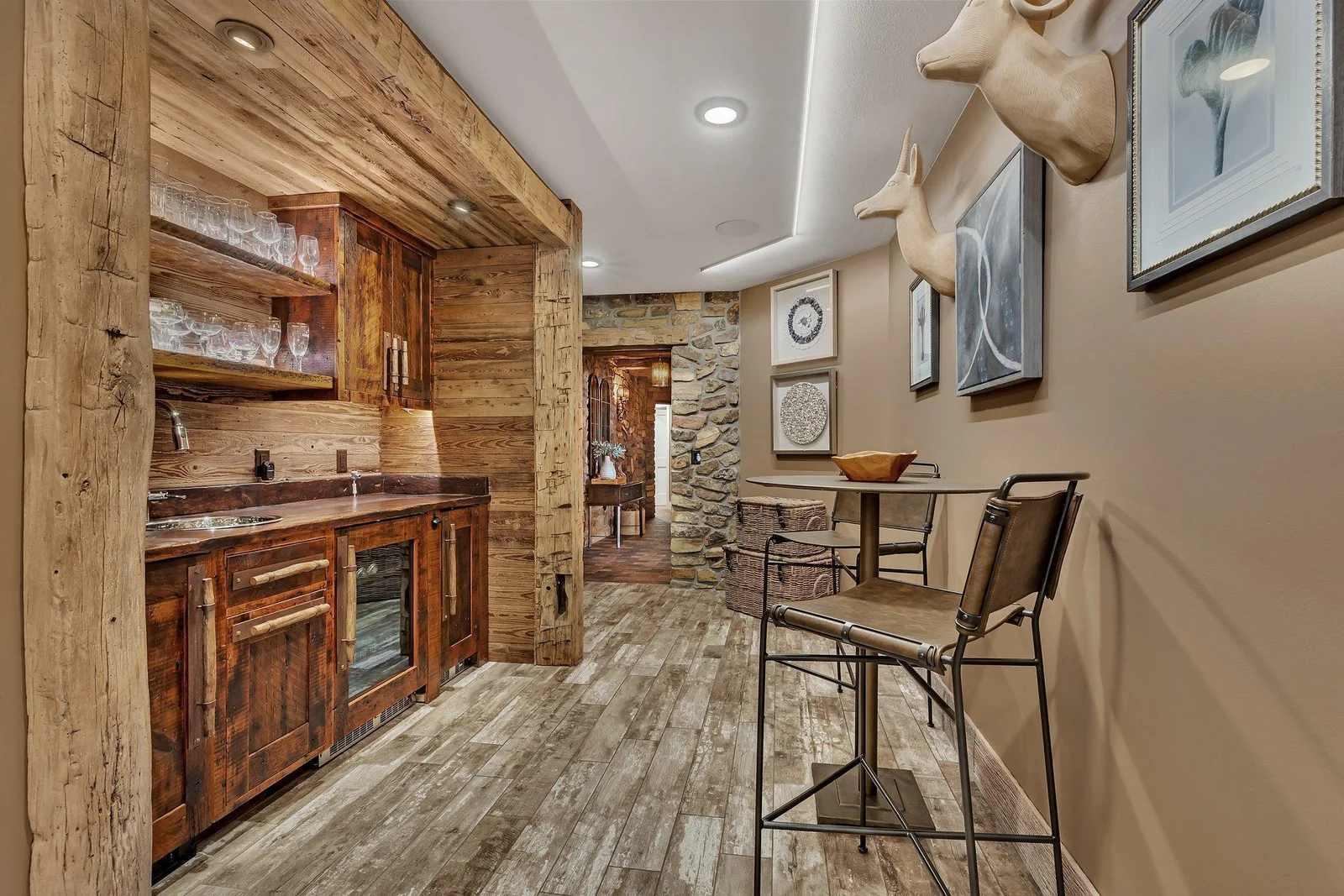 Wet bar w/ 2 tap kegerator