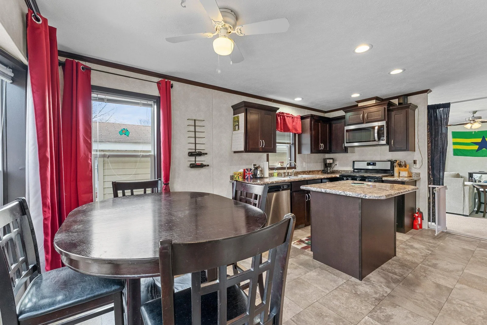 17-web-or-mls-66 Kelly Rd-16.jpg