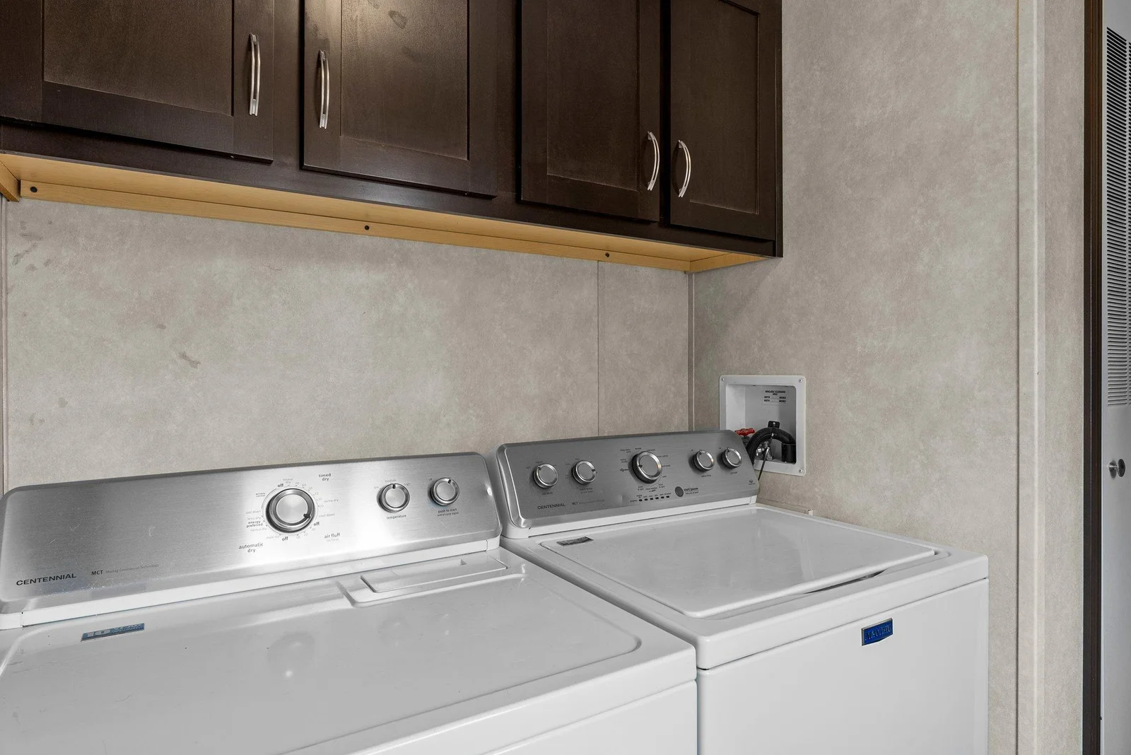 16-web-or-mls-66 Kelly Rd-13.jpg