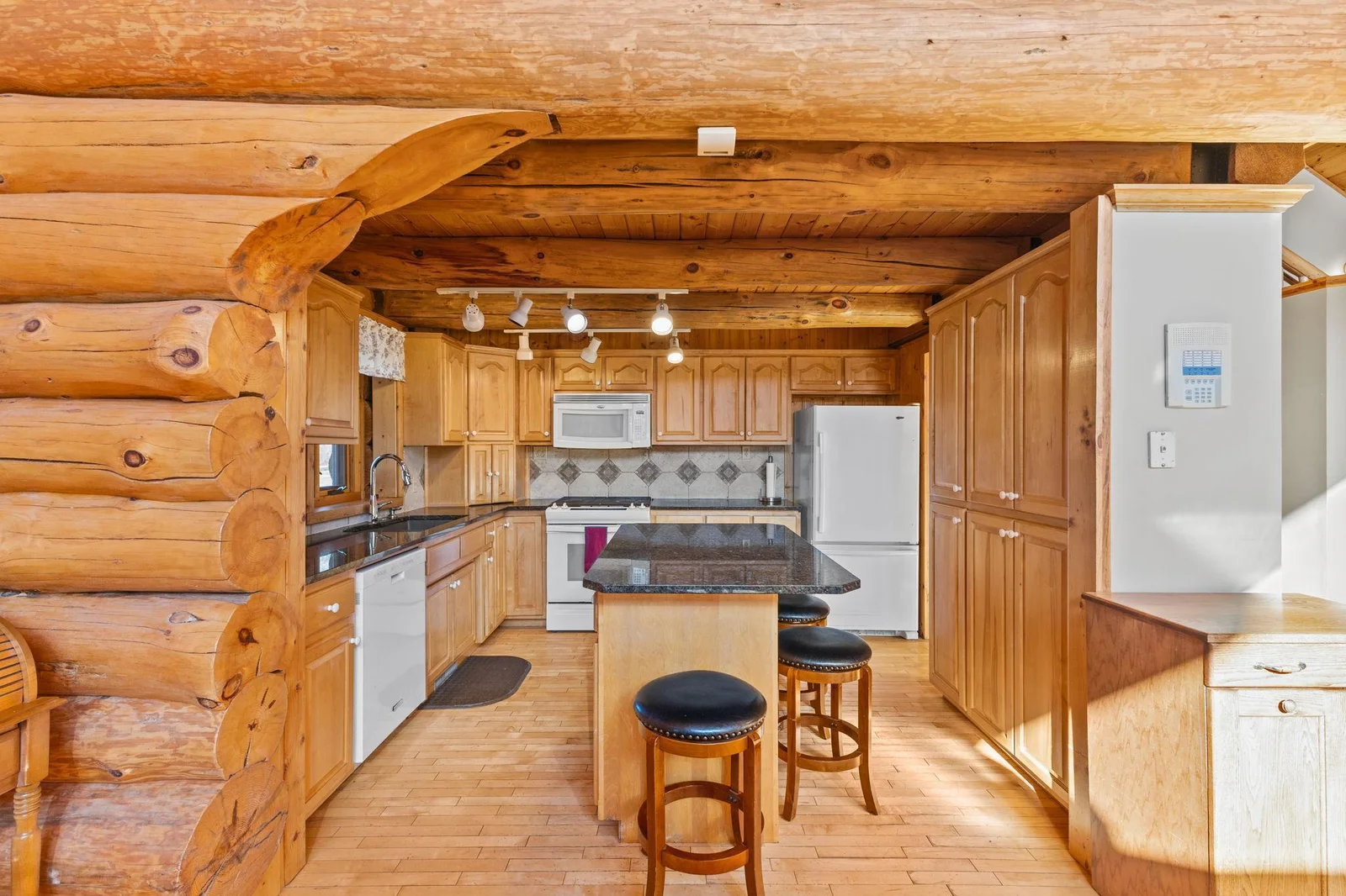 This beautifully designed kitchen island, offering breathtaking views of the lake. This feature combines functionality with elegance, making it the perfect centerpiece for your kitchen.