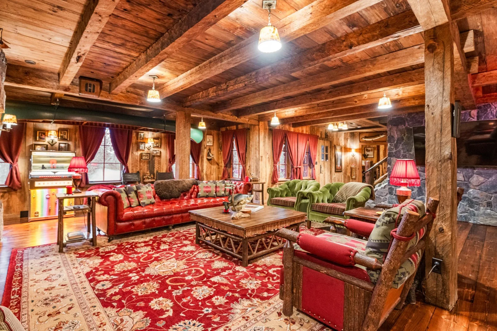 Lounge Lake Level