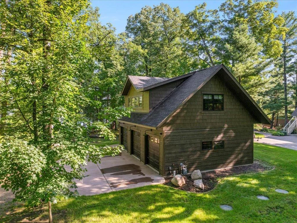 Upgraded maintenance free LP siding!