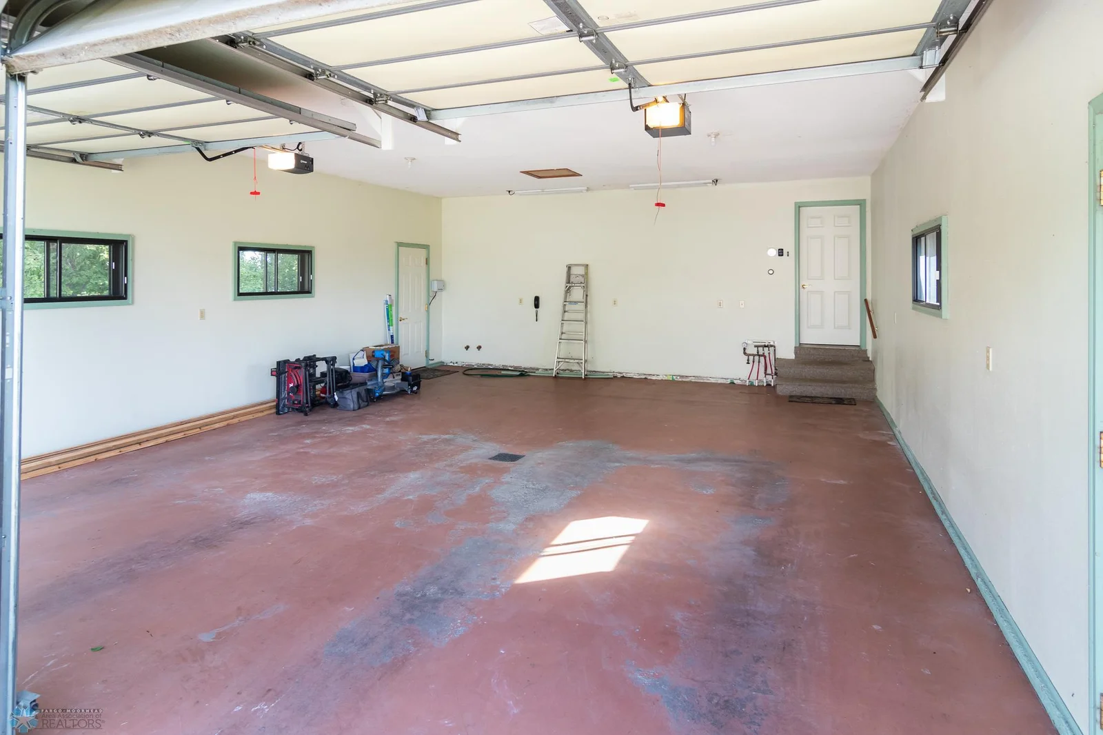 Attached Garage w/ heated floors