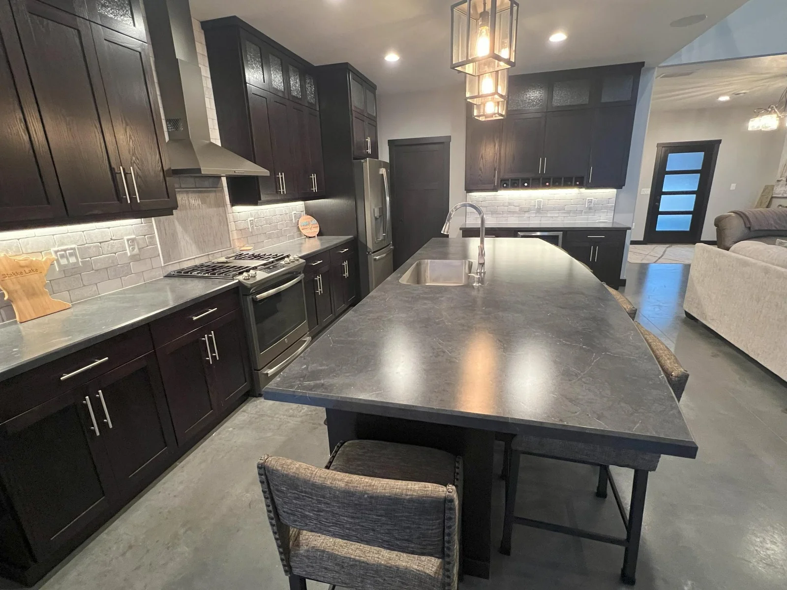 Kitchen Island.jpg