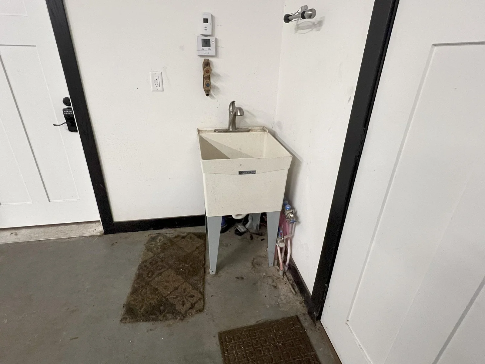 Garage Hot & Cold Water Wash Tub.jpg