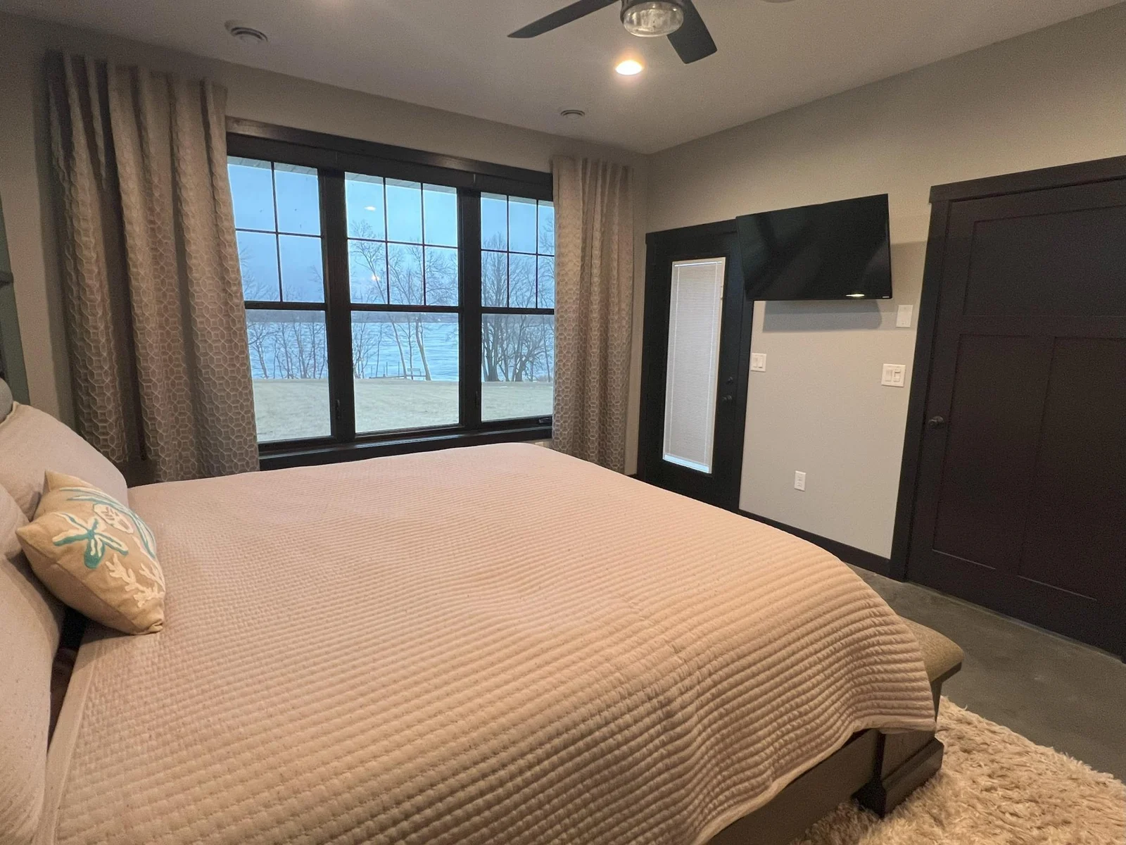 Primary Bedroom.jpg