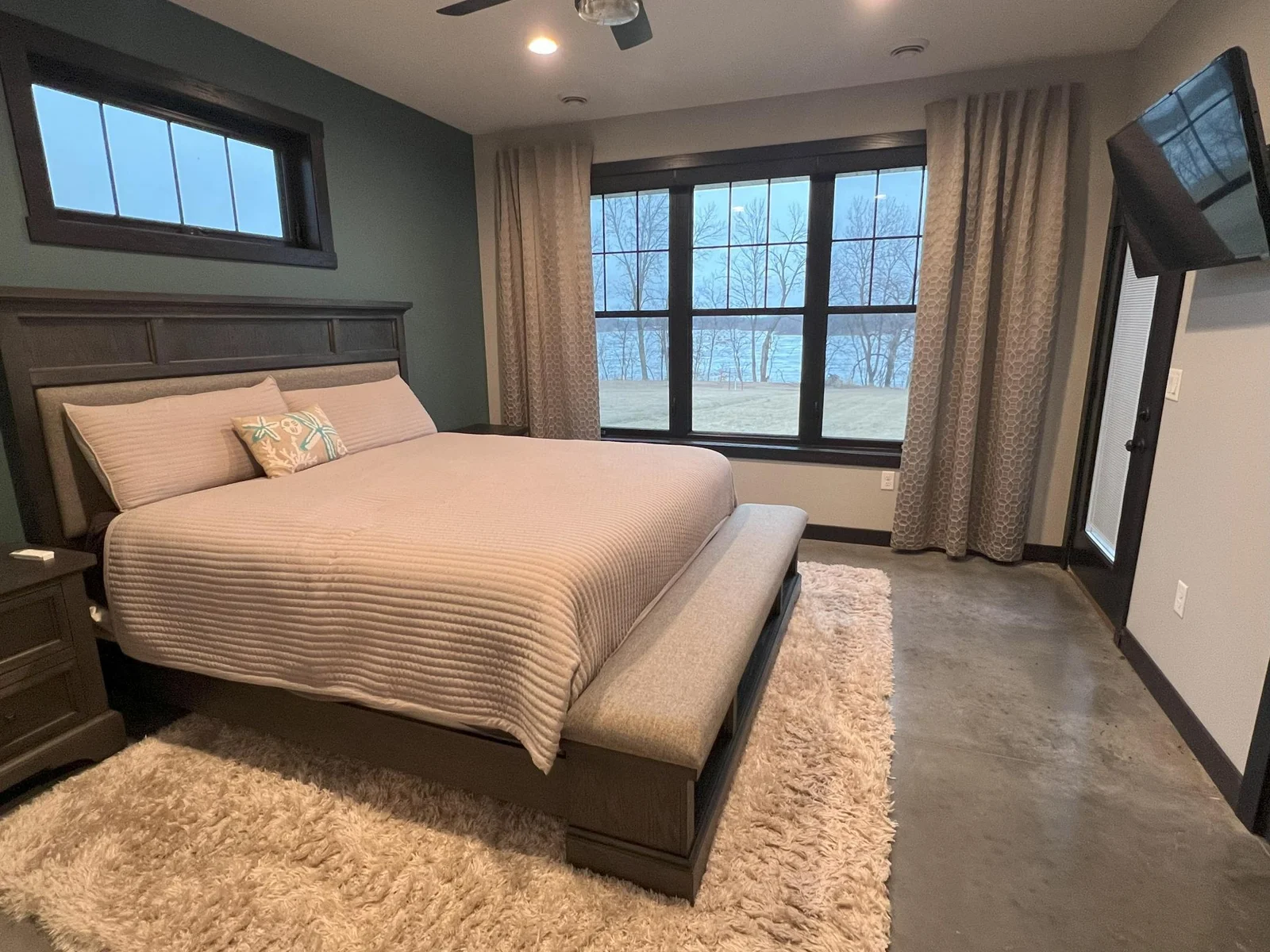 Primary Bedroom.jpg