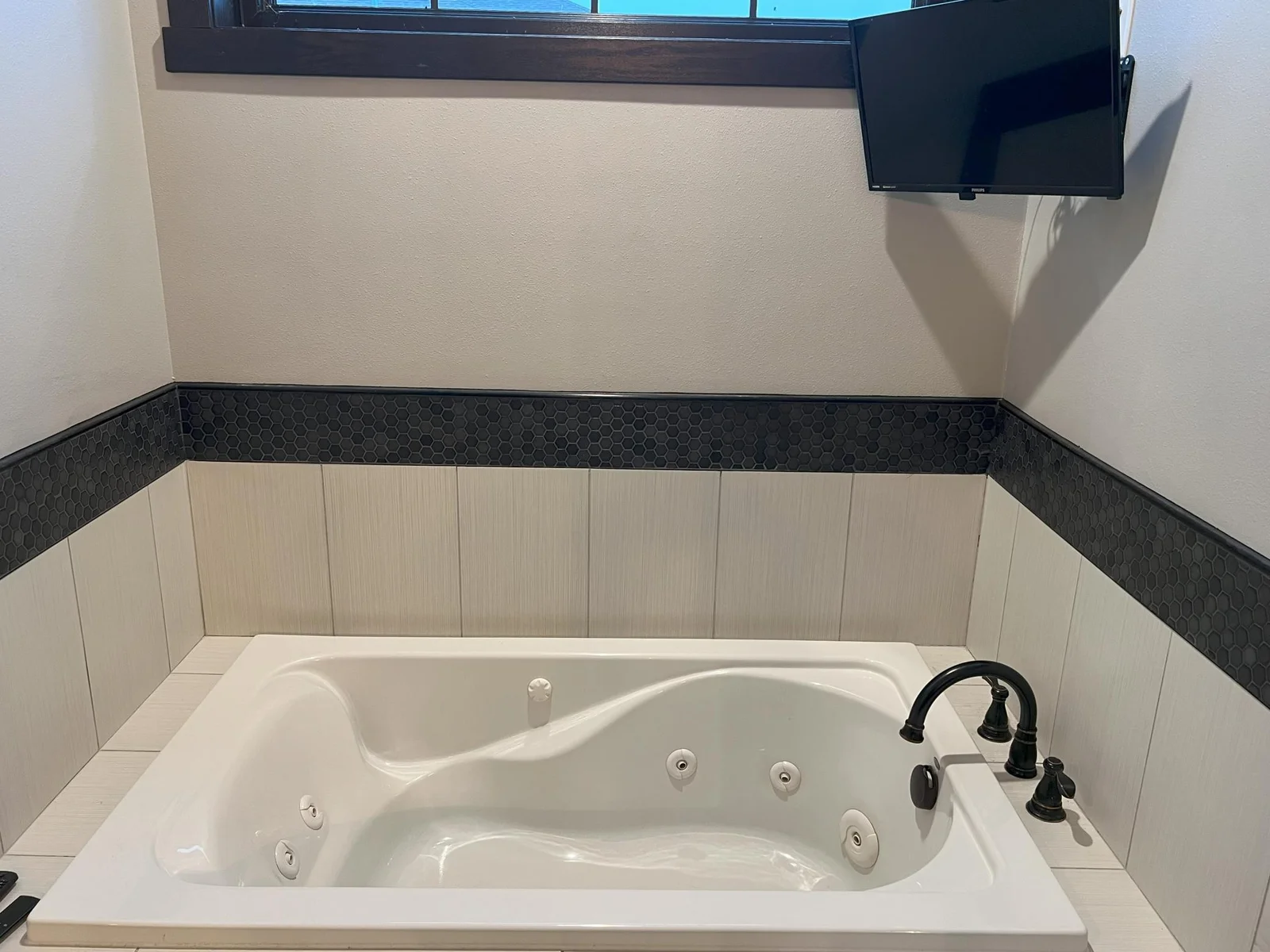 Primary B.R. Jet Tub.jpg