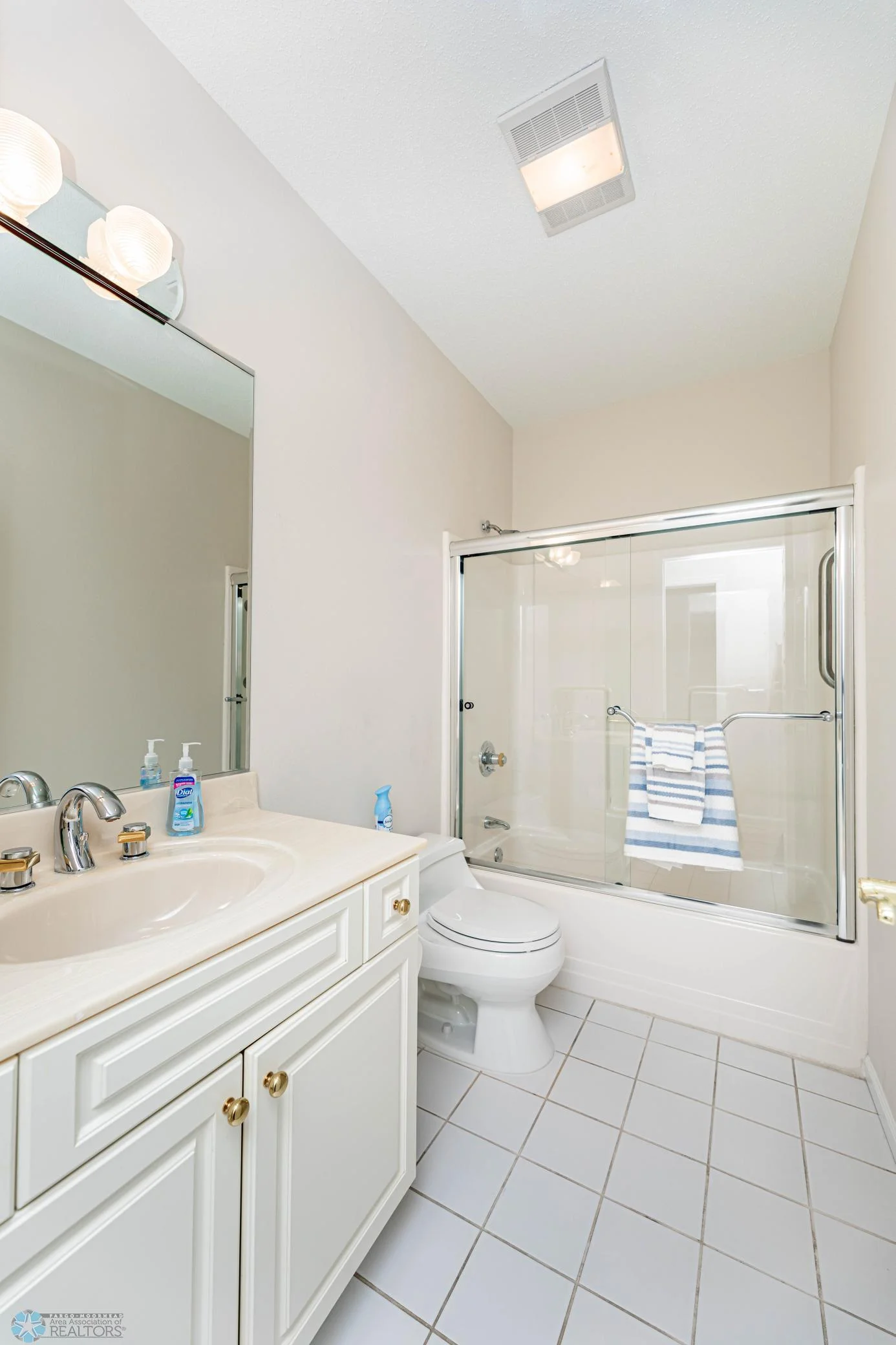 Guest Bath - Full
