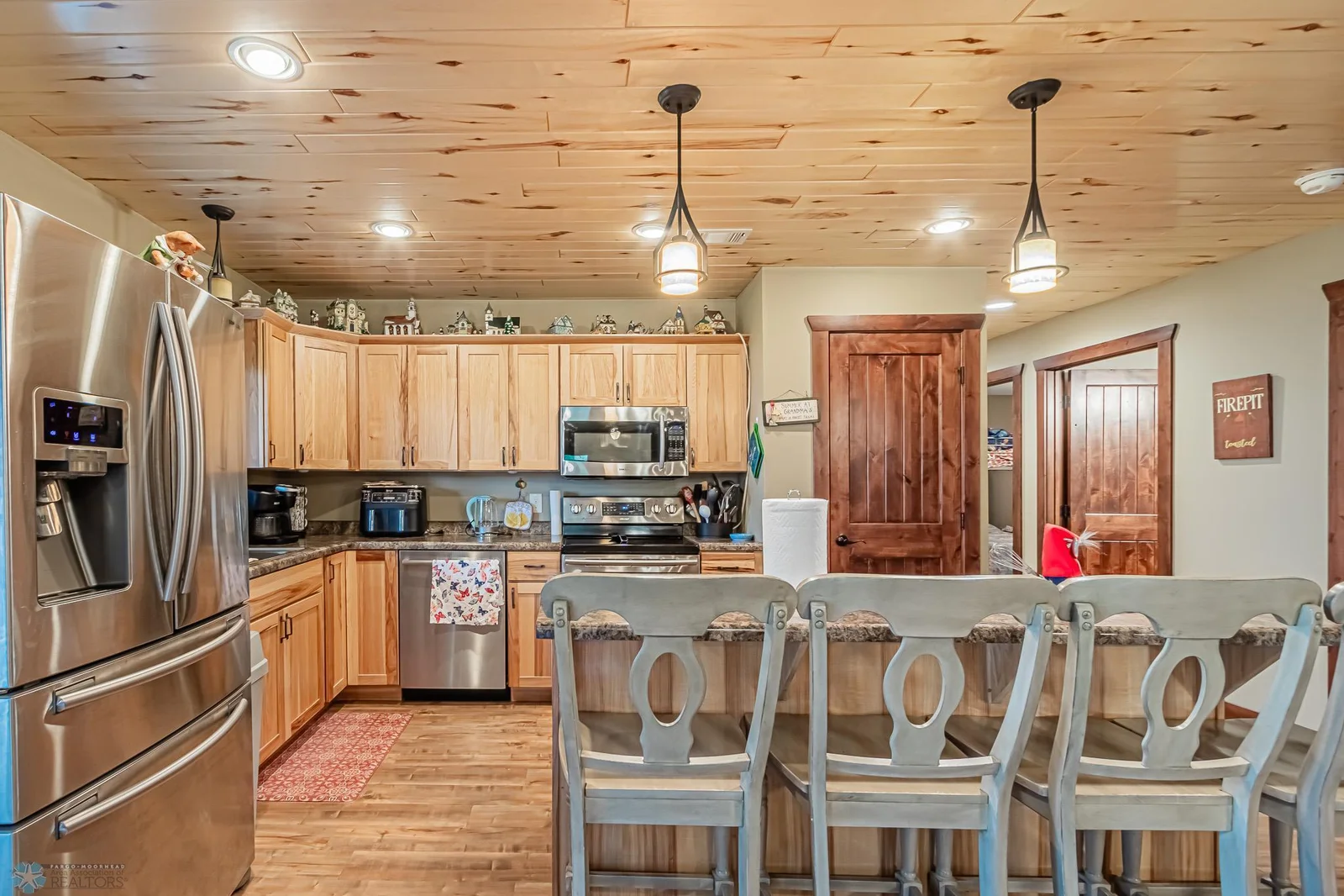 Beautiful kitchen + pantry
