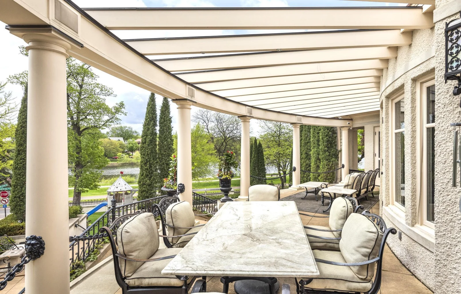 Extensive Outdoor Spaces