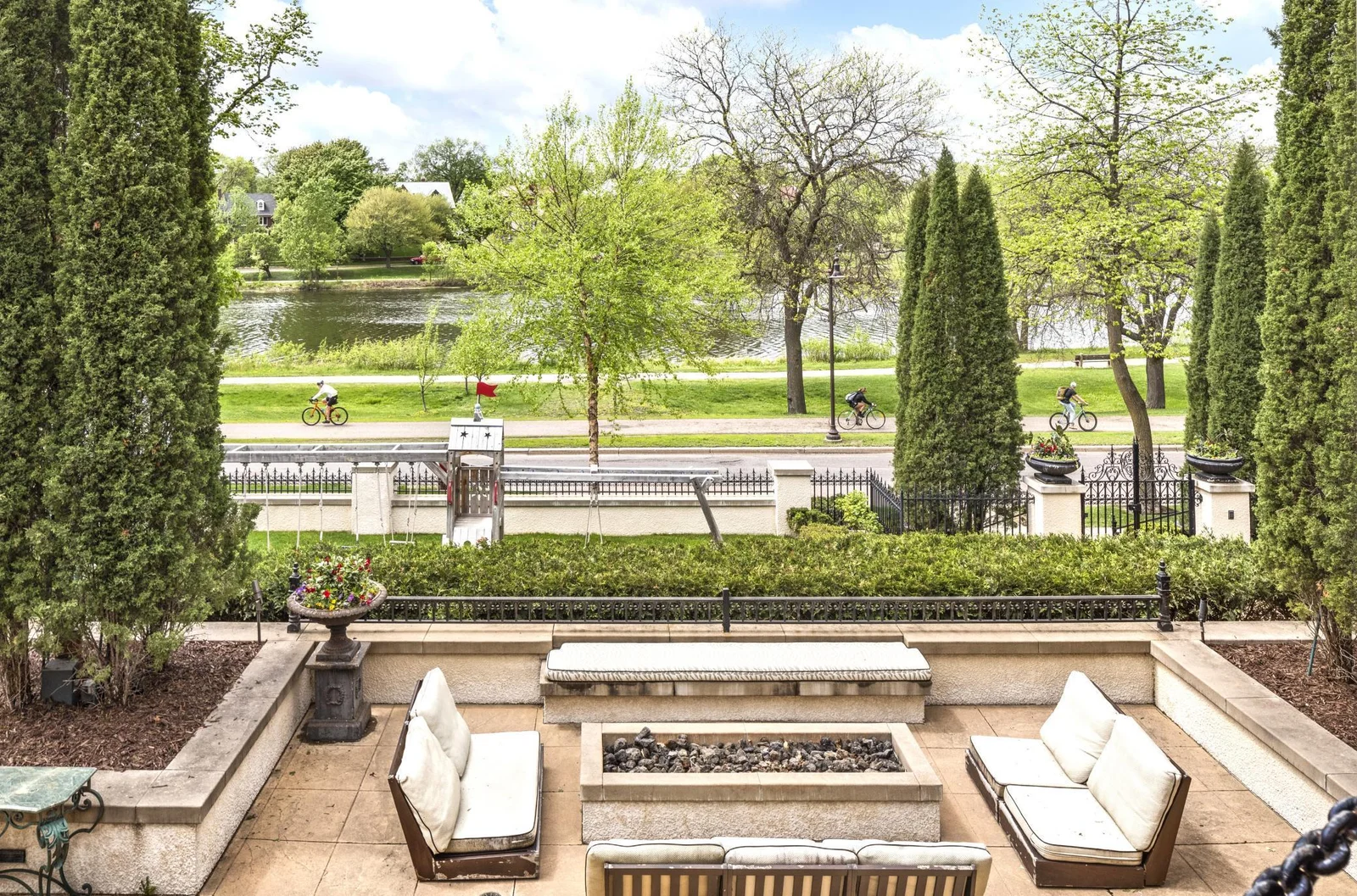 Gorgeous West-Facing Views