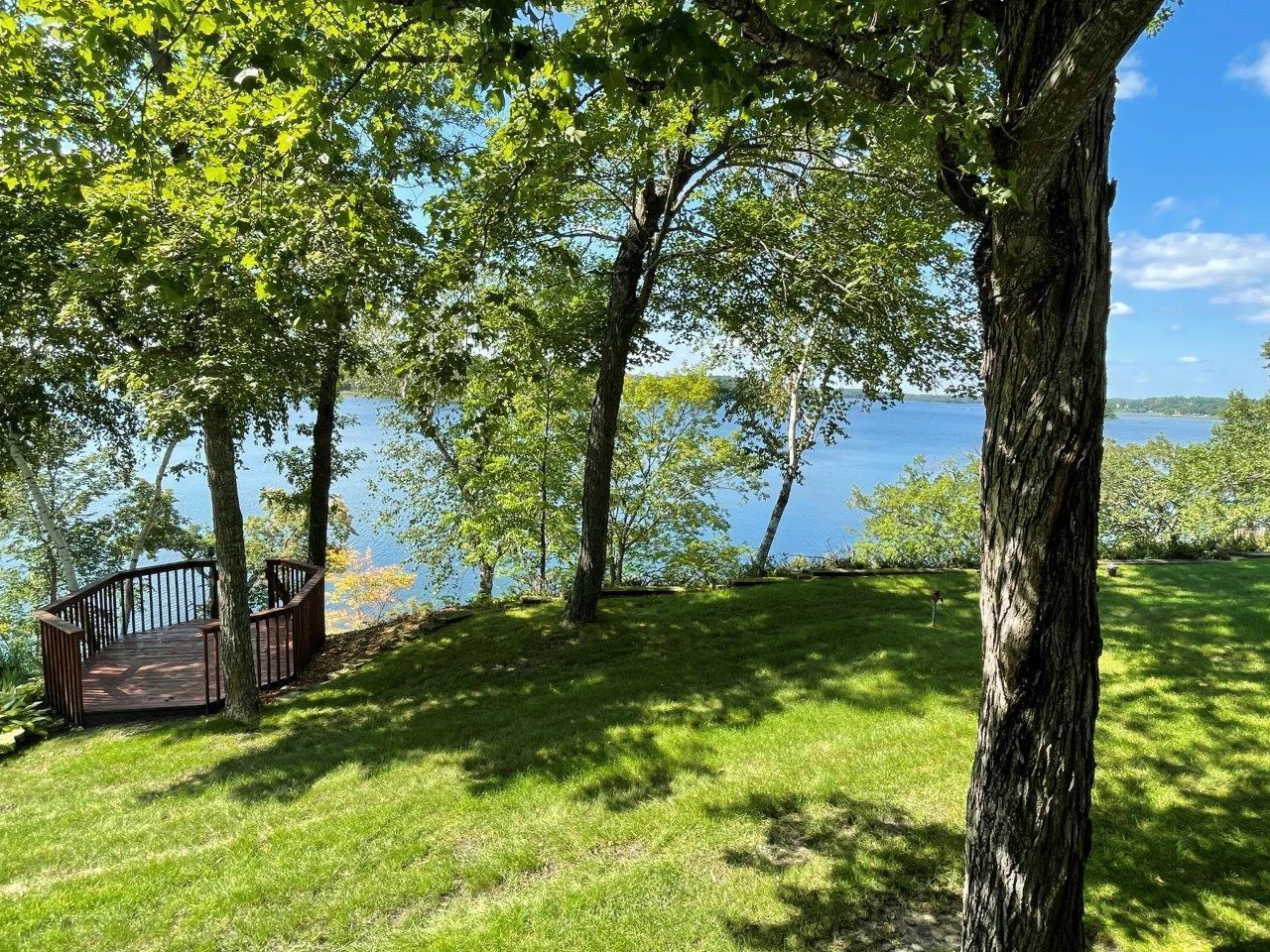 23-Lakeside yard (3).JPG