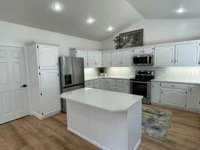 8-Kitchen (3).jpg