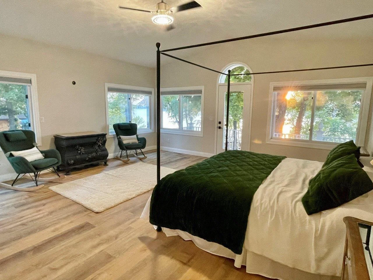 14-Bedroom 1 - Primary bedroom (1).jpg