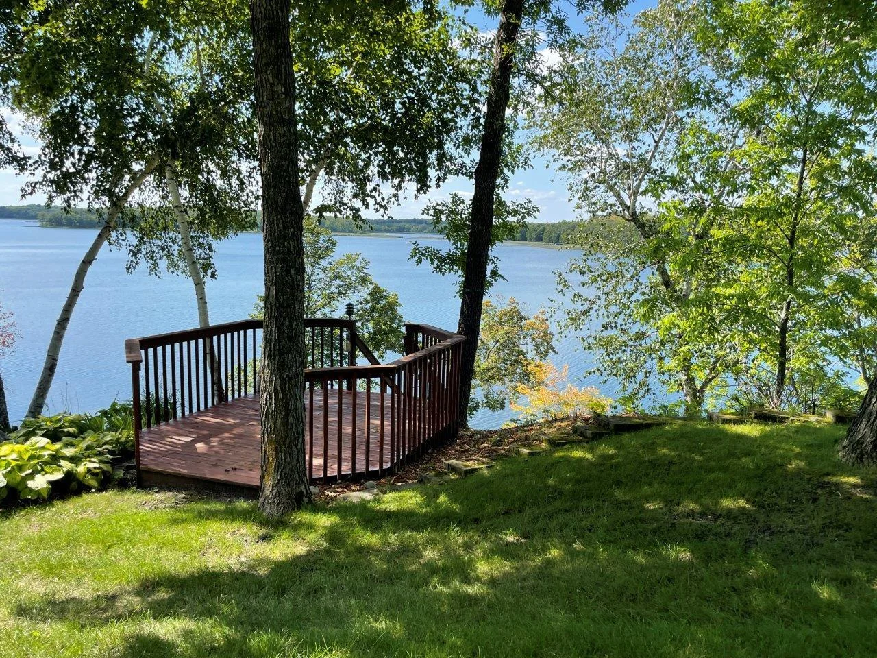 23-Lakeside yard (1).JPG