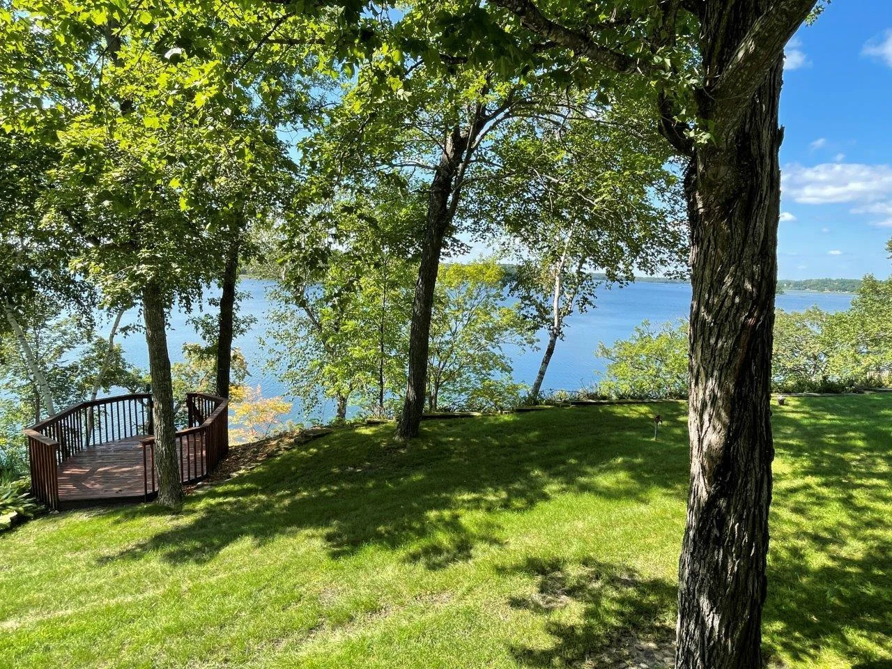 23-Lakeside yard (3).JPG