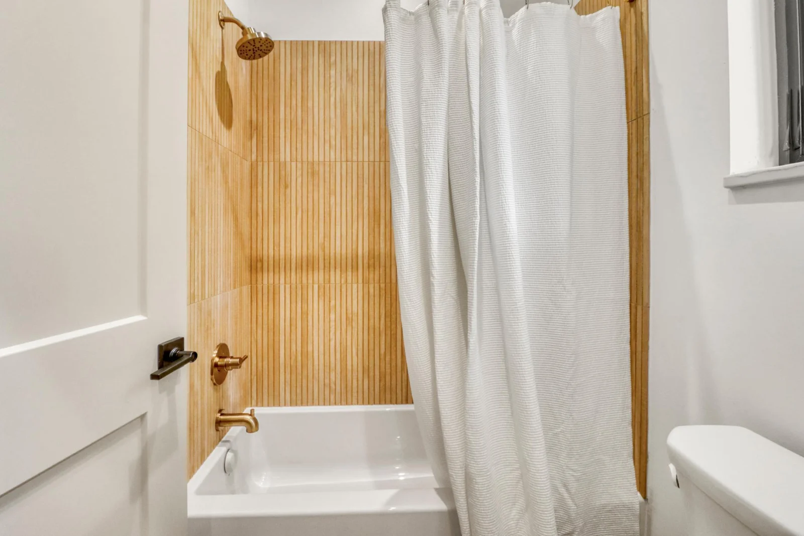 Upstairs Bathroom1_2.JPG