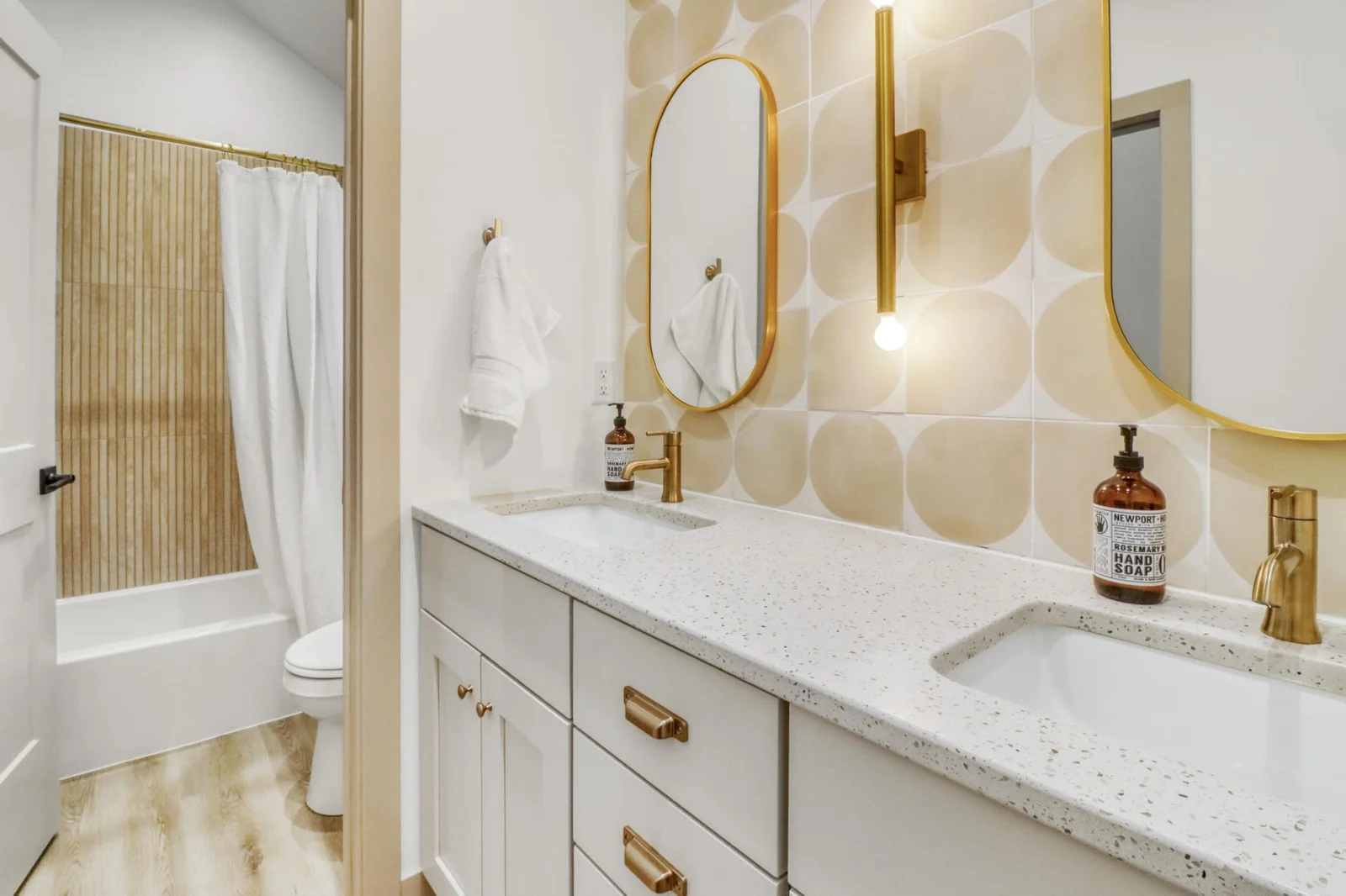 Upstairs Bathroom1_0.JPG
