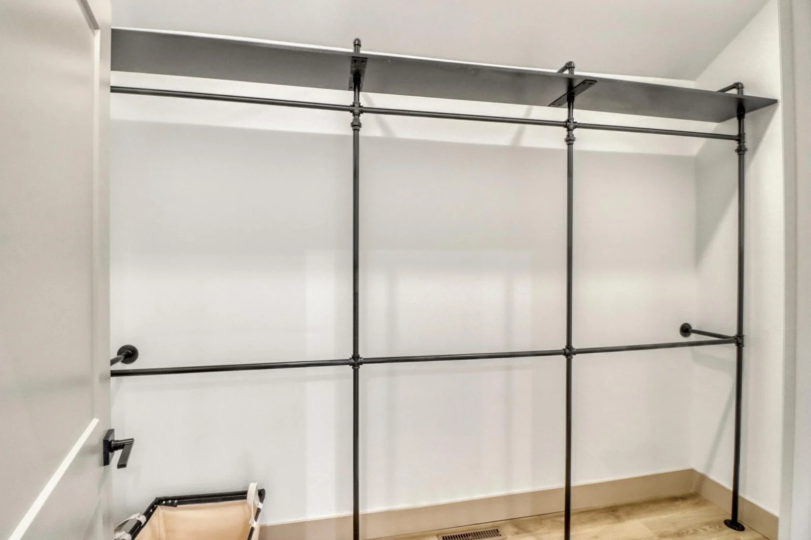 Upstairs Bedroom Closet1_1.JPG
