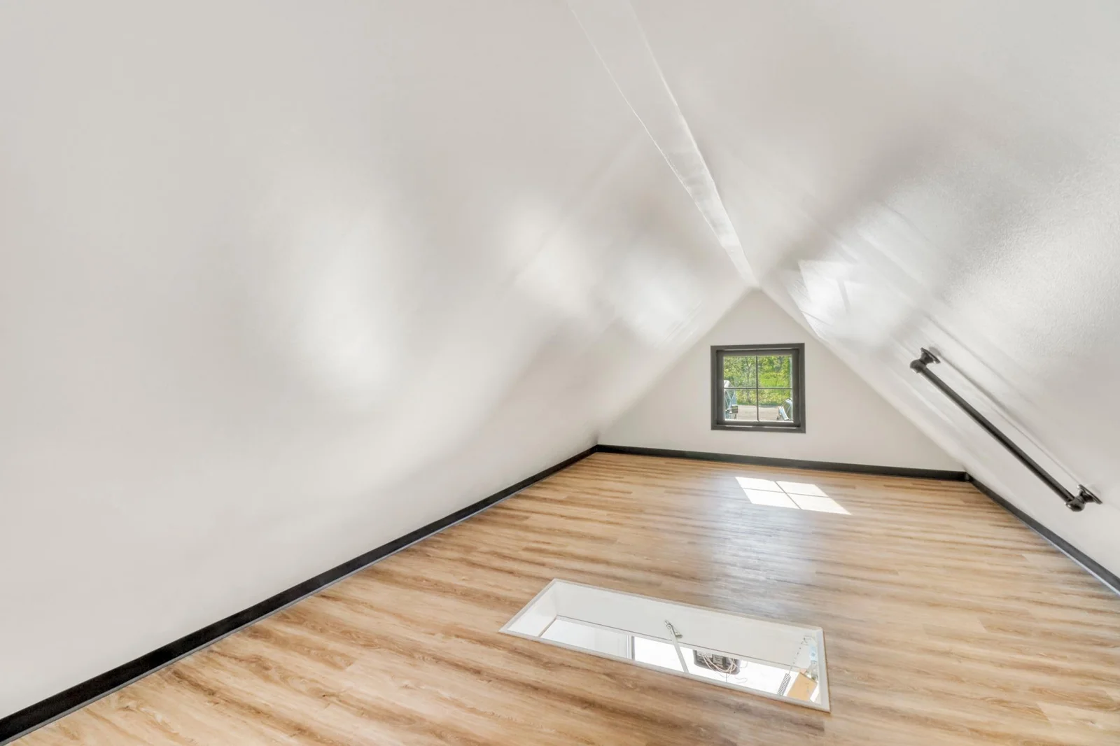 Garage_loft1_1.JPG