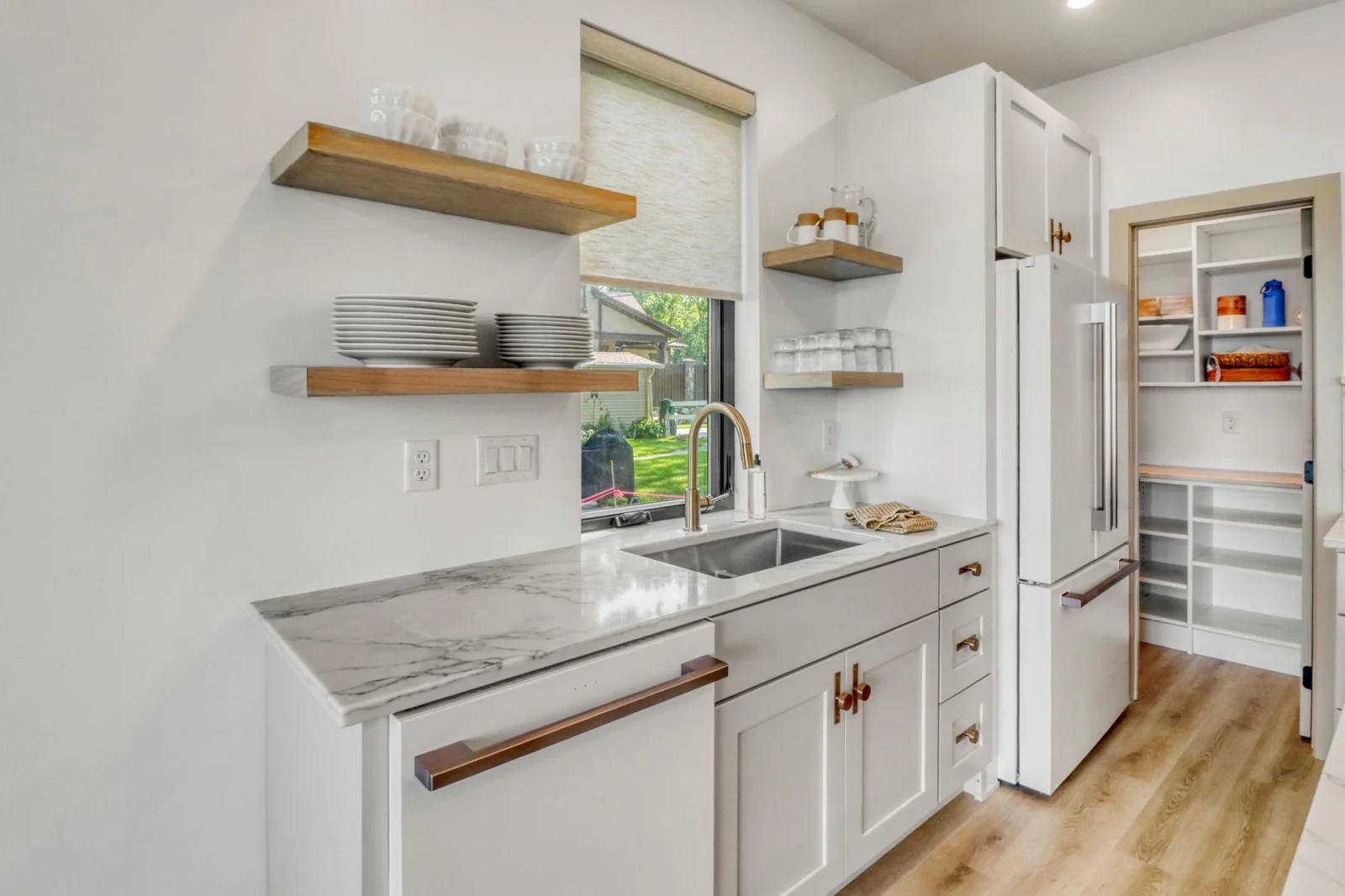 Kitchen1_5.JPG