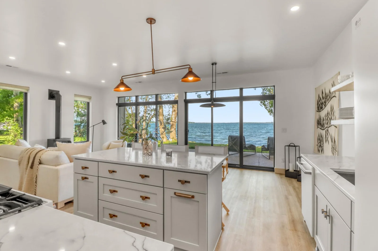 Kitchen1_3.JPG