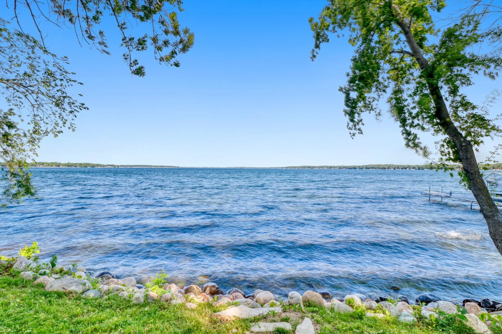 Exterior_Lake1_0.JPG