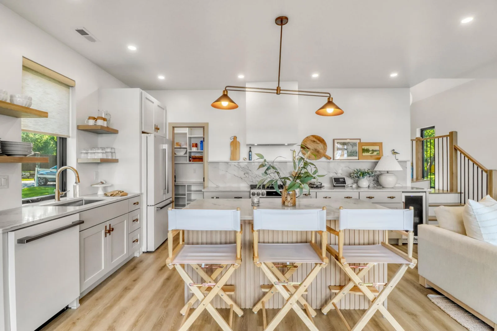 Kitchen1_1.JPG