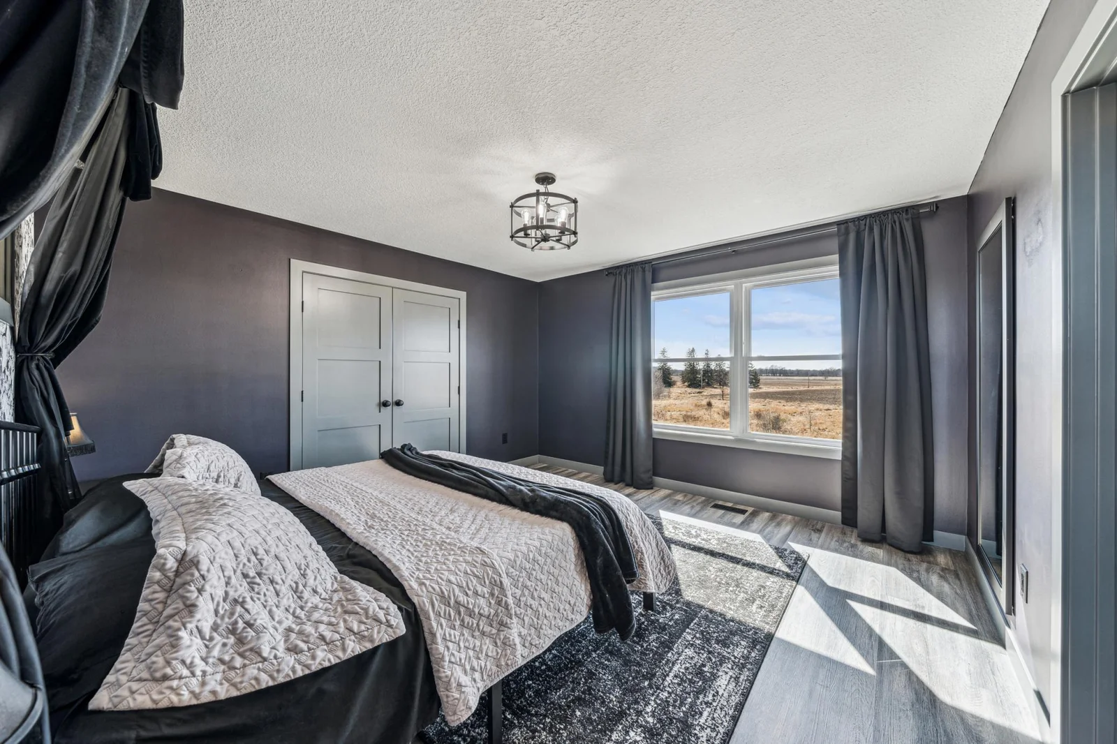 Primary Suite w/Window facing south