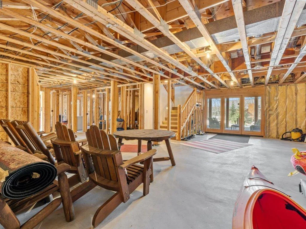Lower level has walk-out to covered patio with pavers.