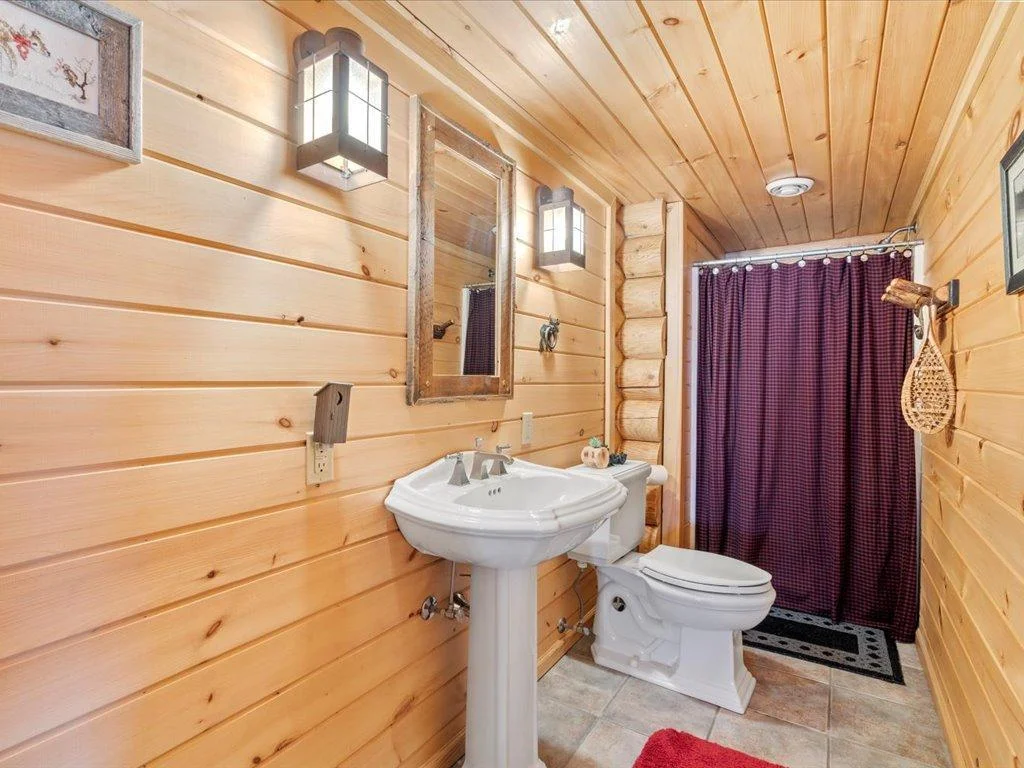 Main level 3/4 bath.